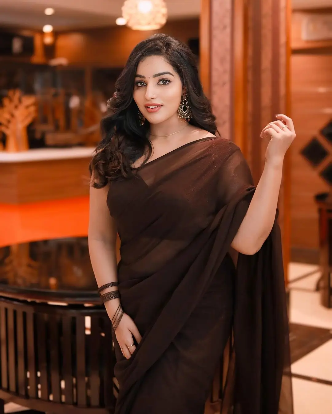 MALAYALAM GIRL MALAVIKA MENON IN BLACK SAREE SLEEVELESS BLOUSE 6